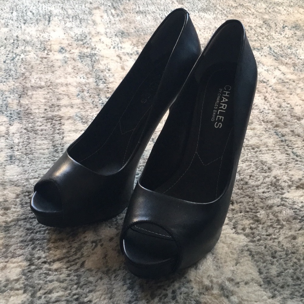 Black peep toe leather pumps